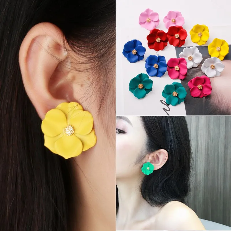 

Geometric Flower Earrings for Women Fashion Trendy Vintage Charms Statement Elegant Stud Earring Jewelry Gift for Girls