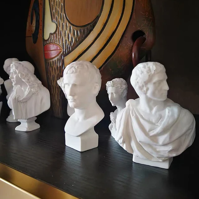 1PC Creative New Resin Statue Home Decor European Figurine Sculpture Modern Art Character Model Kids Toys Gift Dollhouse Decor 2