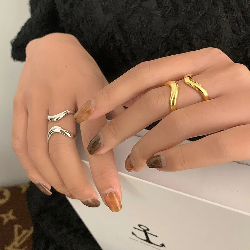 

PANJBJ 925 Sterling Silver Geometric INS Simple Twisted Wave Rings Female Fashion Personality Trendy Jewelry Wholesale
