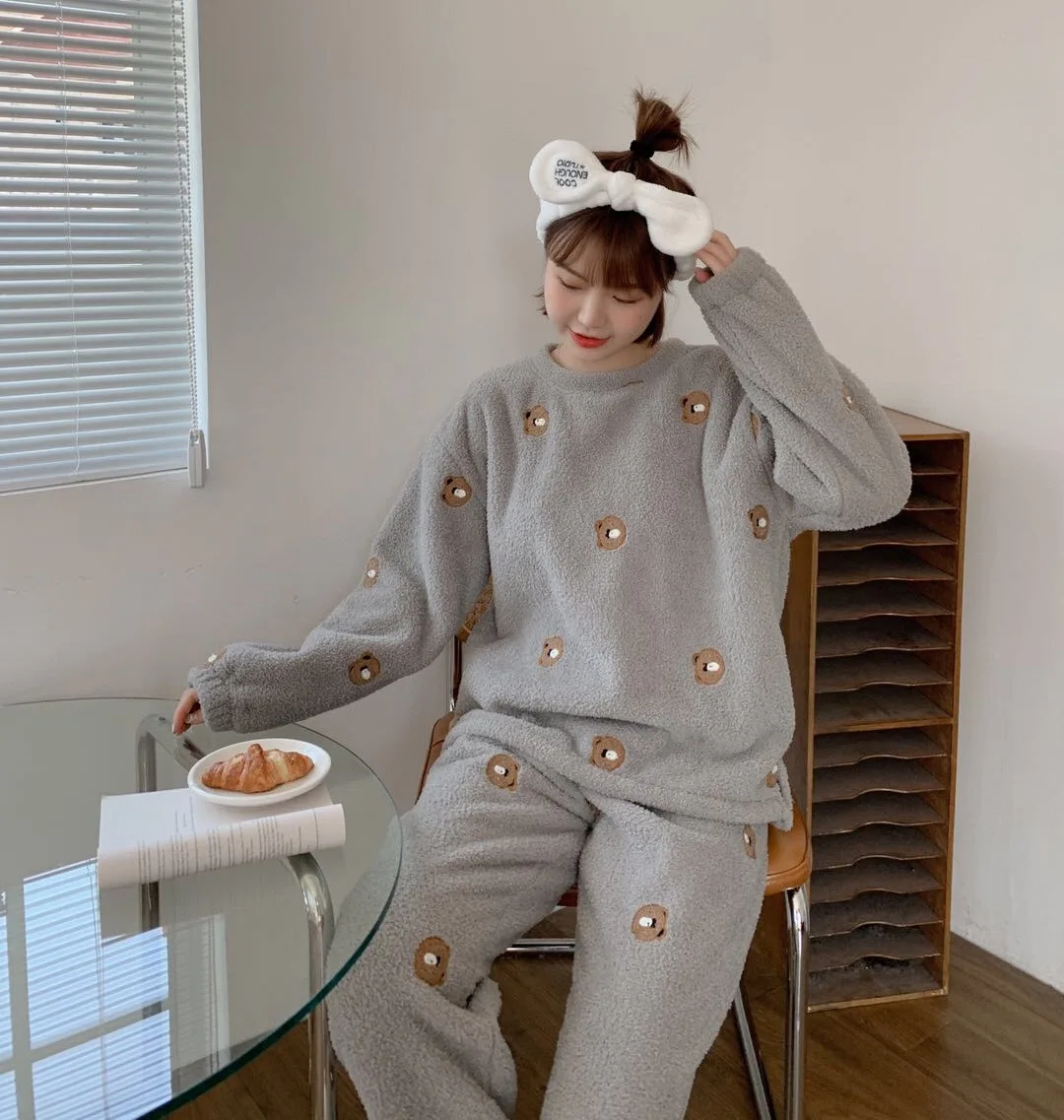 

Strawberry Cloud Velvet Sleepwear Suit Autumn Winter New Two-Piece Home Service 2020 Thick Plus Velvet Warm Pajamas
