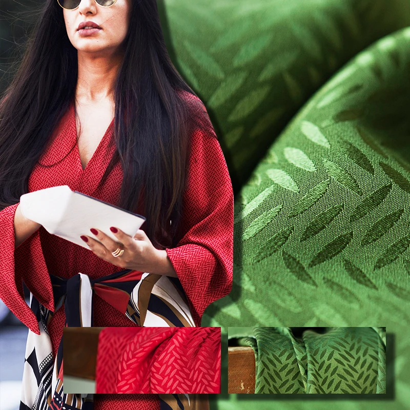 Эластичная жаккардовая шелковая атласная ткань, однотонная красная и зеленая, сережки-гвоздики с листочками, хороший блеск, шитье для платья, юбки, брюк, ремесло по двору