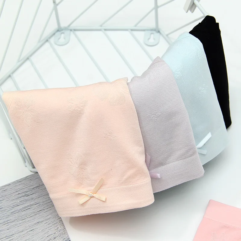 Summer Ladies Briefs Cotton Seamless Breathable Mid-waist Cotton Crotch Seamless Package Hip Solid Color Panties