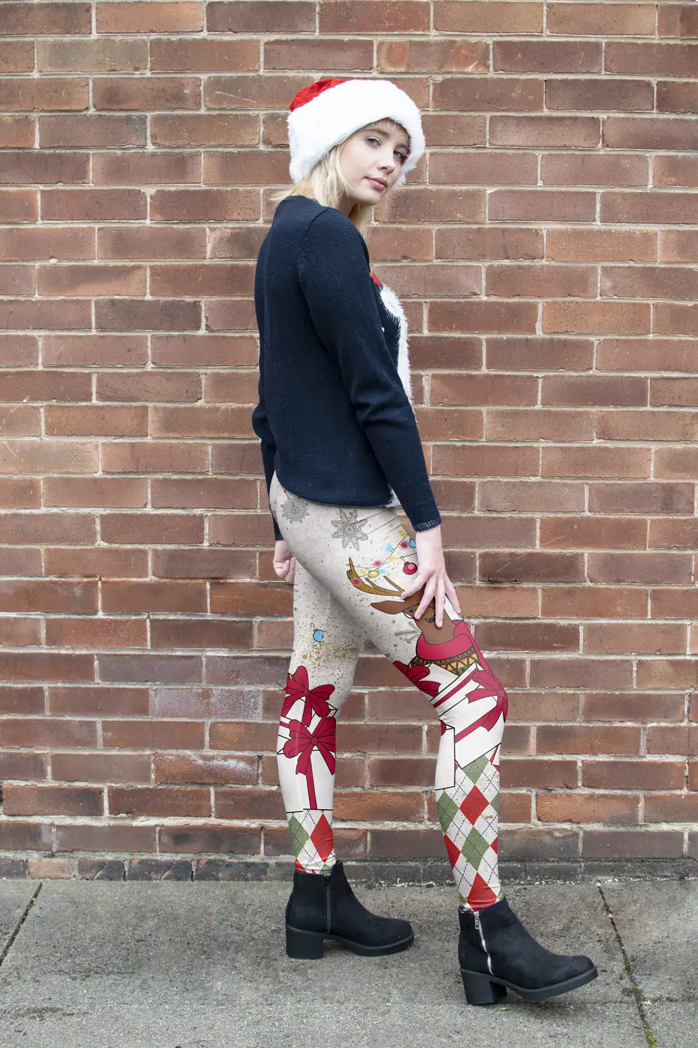 LGA_600899_HIPSTER_CHRISTMAS_out_side