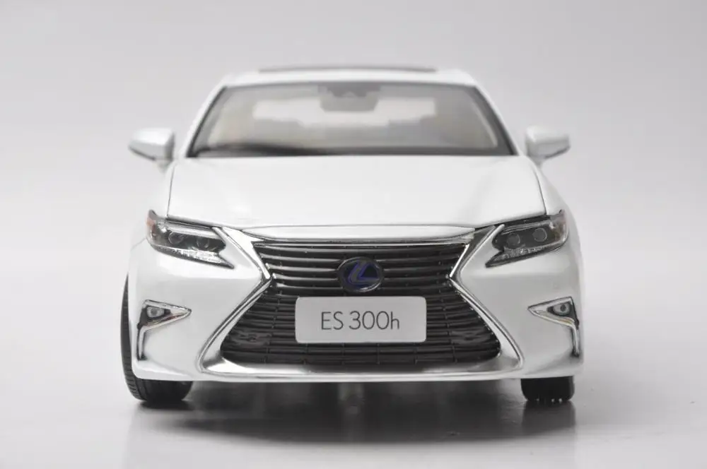 Модель литья под давлением 1:18 для Lexus ES 300h 2015 белый седан игрушечный автомобиль из