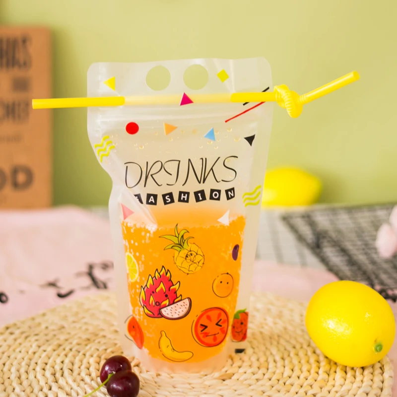 

100Pcs/lot 450ml Cute Fruit Cartoon Colorful Plastic Drink Packaging Bag Pouch for Beverage Juice Milk Coffee,with Holes Handle