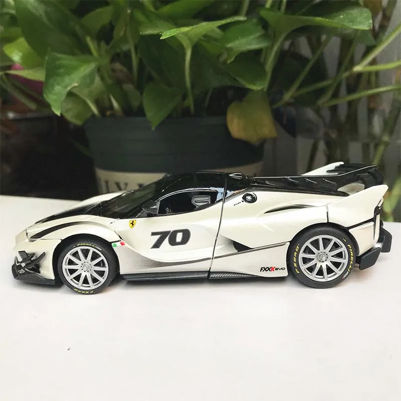Модель автомобиля Bburago в масштабе 1:32 Ferrari FXX K EVO acousto Optical alloy|Наземный транспорт| |