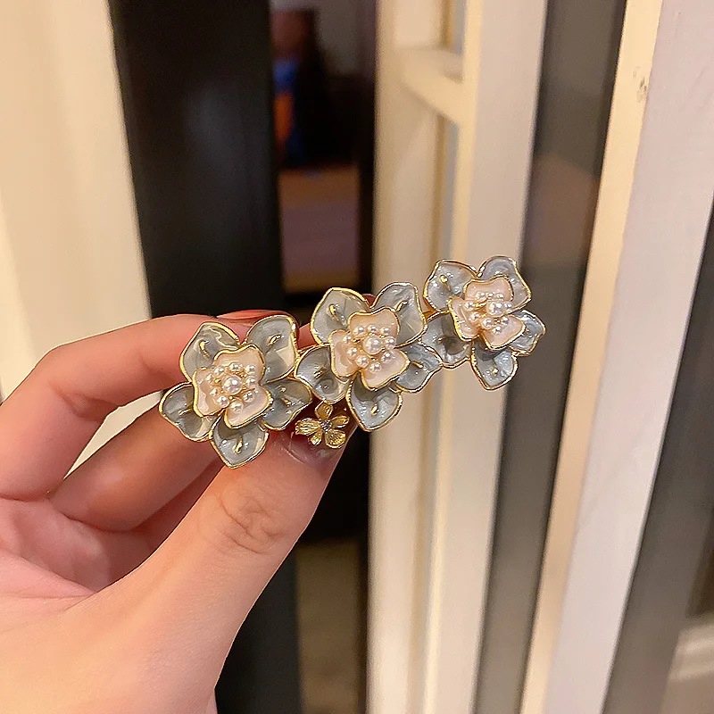 Korea Temperament Pearl Drip Oil Flower Side Clip Hairpin Natural Wind Design Simple and Fashionable Hairpin Hair Accessories embracing natural design