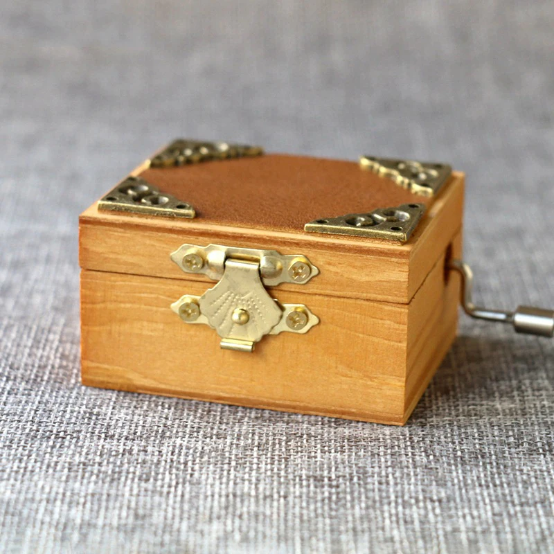 

Romantic Handheld Family Decoration Gift Retro Solid Wood Mini Music Box Mini Retro-style Music Box Carved In Wood