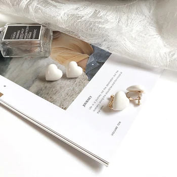 

White Acrylic Love Heart Stud Earring Korean Style Cute Metal Push Back Earrings For Women Valenties Gift Серьги Белые