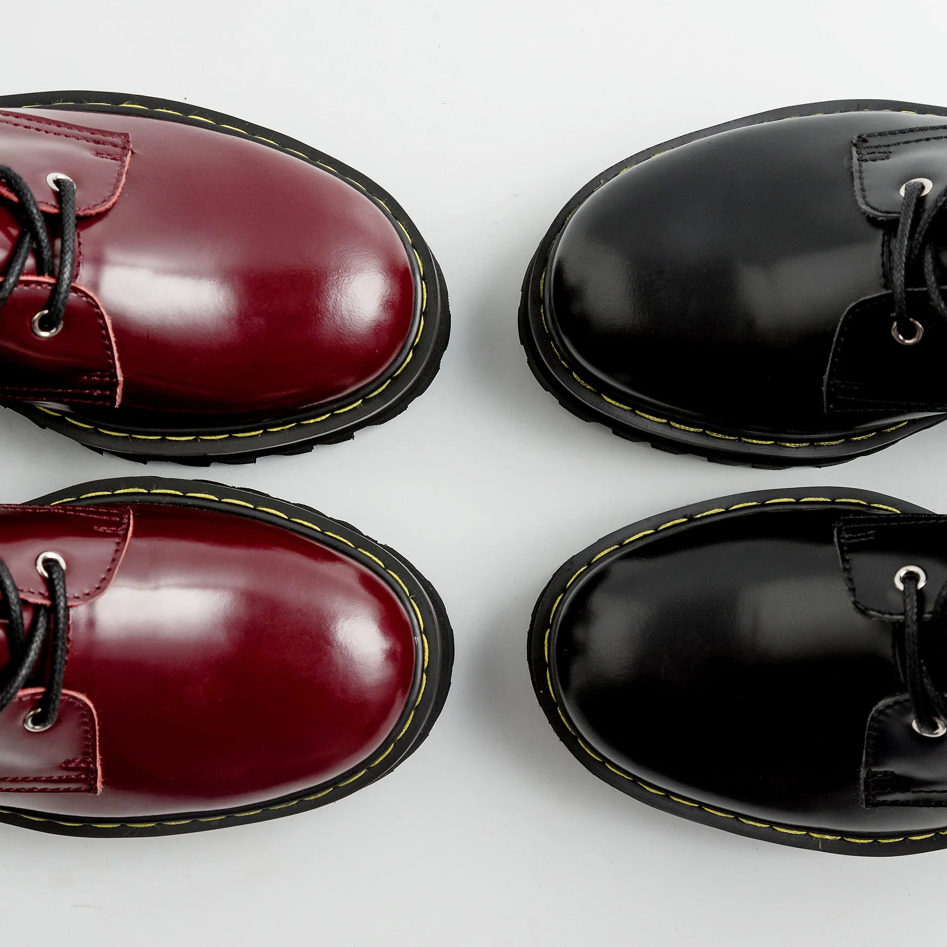 Кожаные женские ботинки с круглым носком и толстой подошвой; ботинки Martins на водонепроницаемой платформе; металлические заклепки и короткие ботинки