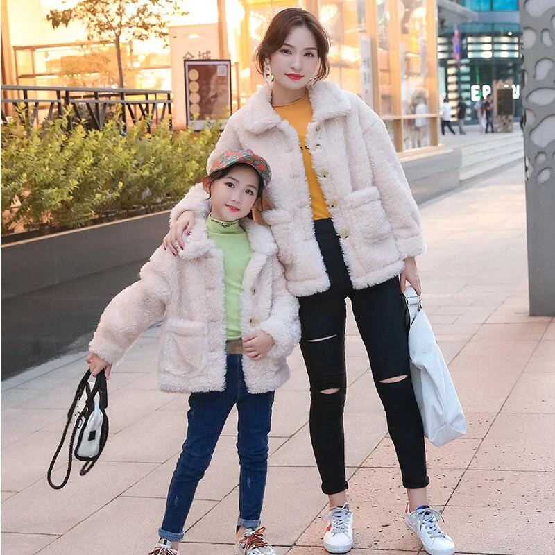 Пальто «Мама и я» куртка с искусственным мехом для девочек, Одинаковая одежда для всей семьи г. Новая зимняя утепленная верхняя одежда для мамы и дочки, пальто
