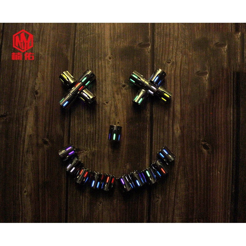 

1PC Titanium Alloy Mini Revolver Magazine EDC Paracord Beads Lanyard Pendants Knife Beads Can Be Installed 6 Tritium Gas Tube