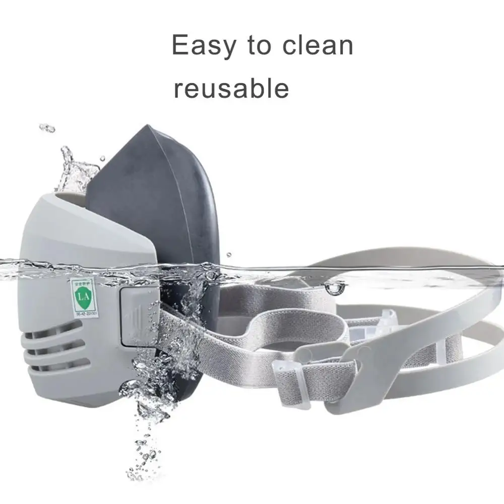 Filtres de rechange pour masque anti-poussière PM2.5, empilés sur fond blanc, conditionnés en sachet.