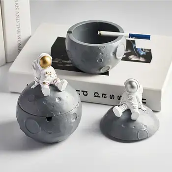 

Creative Nordic Resin Astronaut Model Ashtray Modern Home Decoration Accessories Office Desk Decorative Household Products