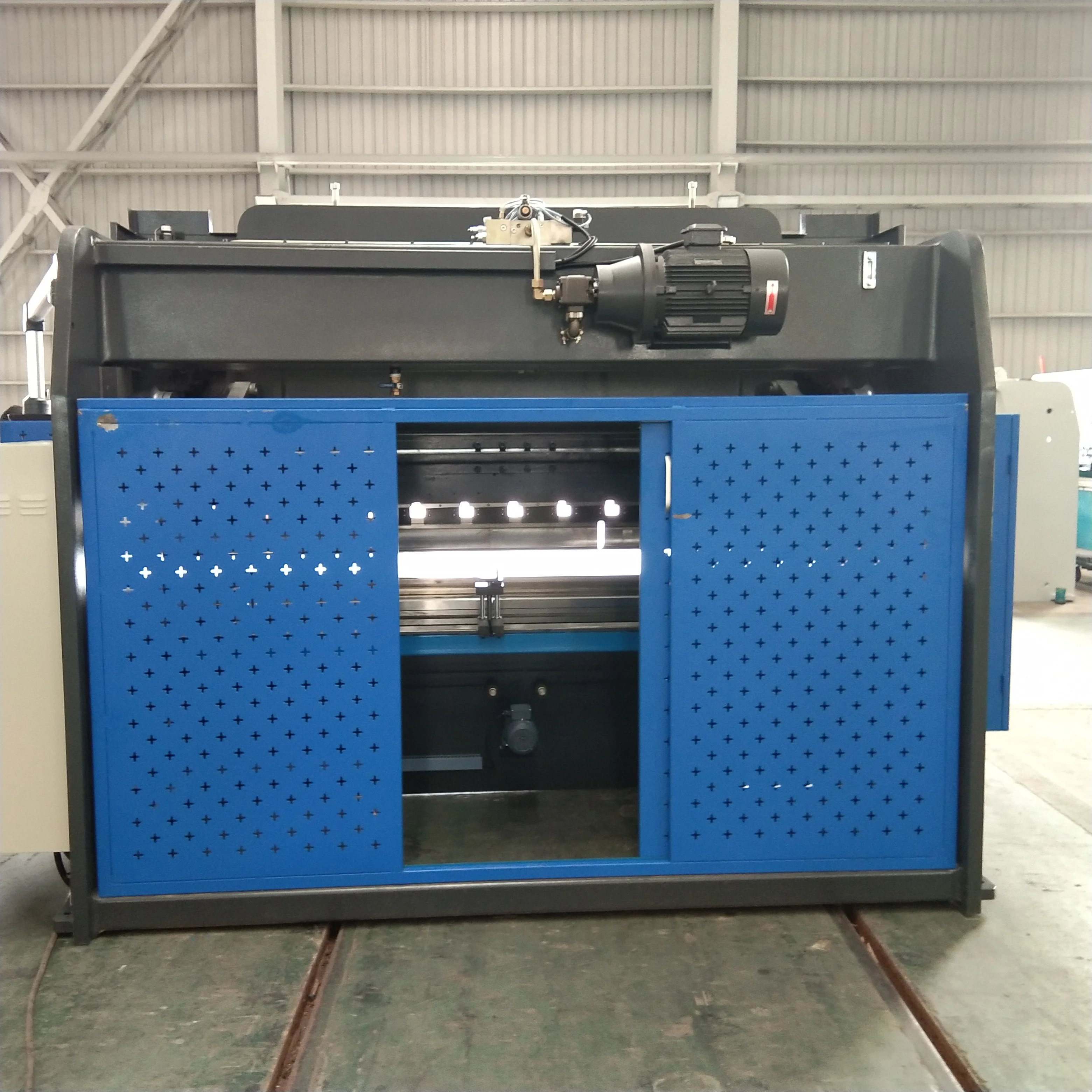 WC67Y-30T/1600 High quality sheet metal plate press brake hydraulic bending machine with E21 controller