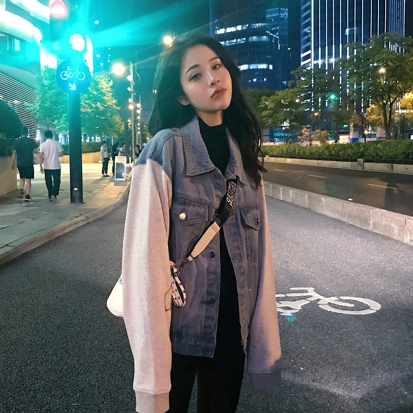 

Photo Shoot CHIC Harajuku-Style Joint Contrast Color Long Sleeve Fold-down Collar Single Breasted Handsome BF Denim Jacket Short
