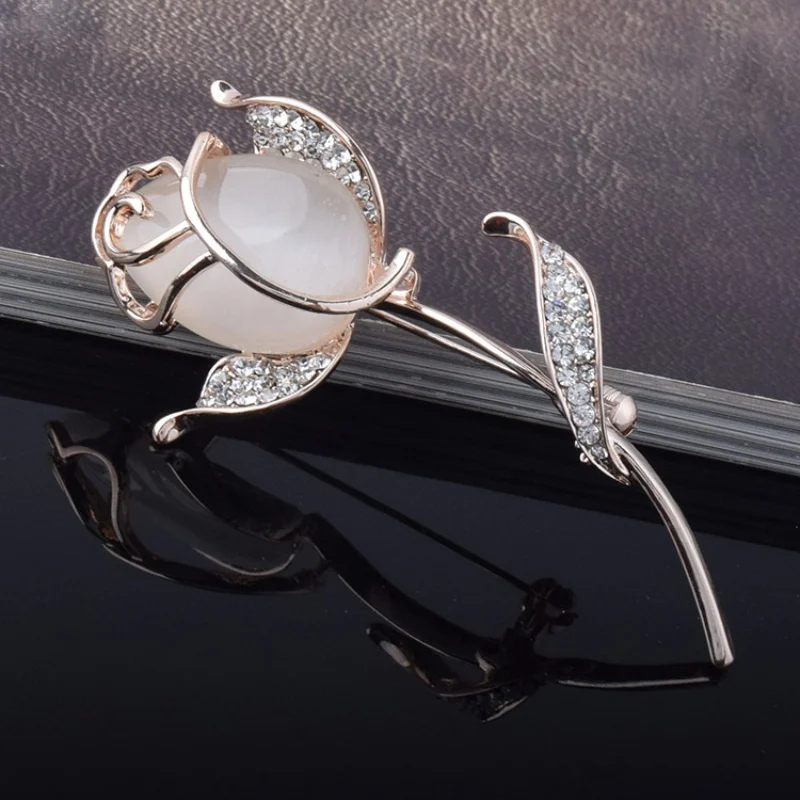 Crystal Rose Flower Brooch Pin Rhinestone Alloy Rose Gold Brooches Birthday Garment Accessories