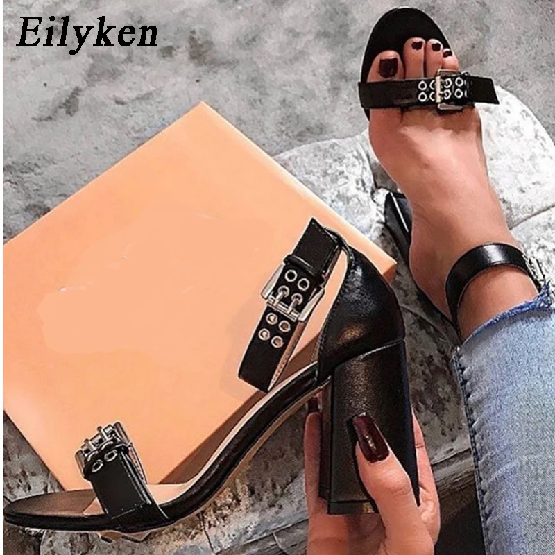EilyKen/Новинка года; модные босоножки; женские босоножки с ремешком на щиколотке и пряжкой; Босоножки с открытым носком на высоком квадратном каблуке; модельные туфли-лодочки; Цвет Черный