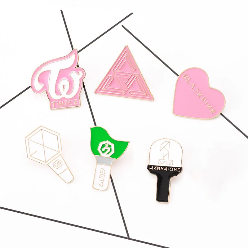 KPOP LightStick эмалированные булавки Bangtan мальчики булавки дважды EXO GOT7 WANNA ONE SEVENTEEN логотип значки ювелирные изделия Аксессуары подарок