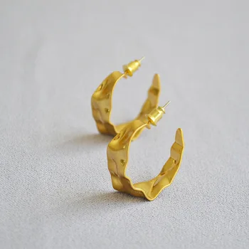 

European and American trendy minority retro brass hammer concave and convex face simple C word open ear nail earring