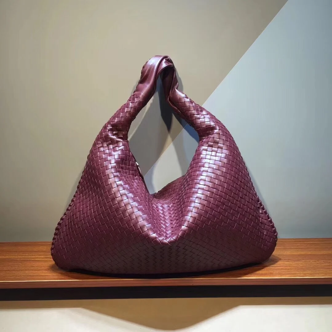 

high-end female bag sheepskin woven dumplings bag luxury shoulder bag banquet bag star with the same paragraph leather handbag