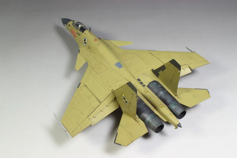 Китайский J-15 с летной палубой 1: 72 собранная модель Ограниченная серия |