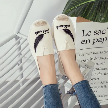 

Woman Loafers Women Canvas Flats Female Shallow Totem Comfortable Round Toe Shoes Casual Slip On Women Footwear Plus Size 2020