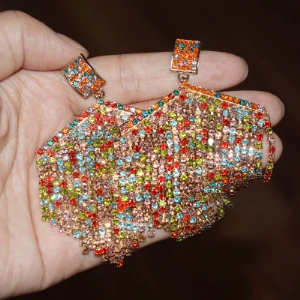 Высокое качество, блестящие стразы, кисточки, висячие серьги для женщин, модные ювелирные изделия, трендовая коллекция брендовых сережек, аксессуары - Окраска металла: multicolors