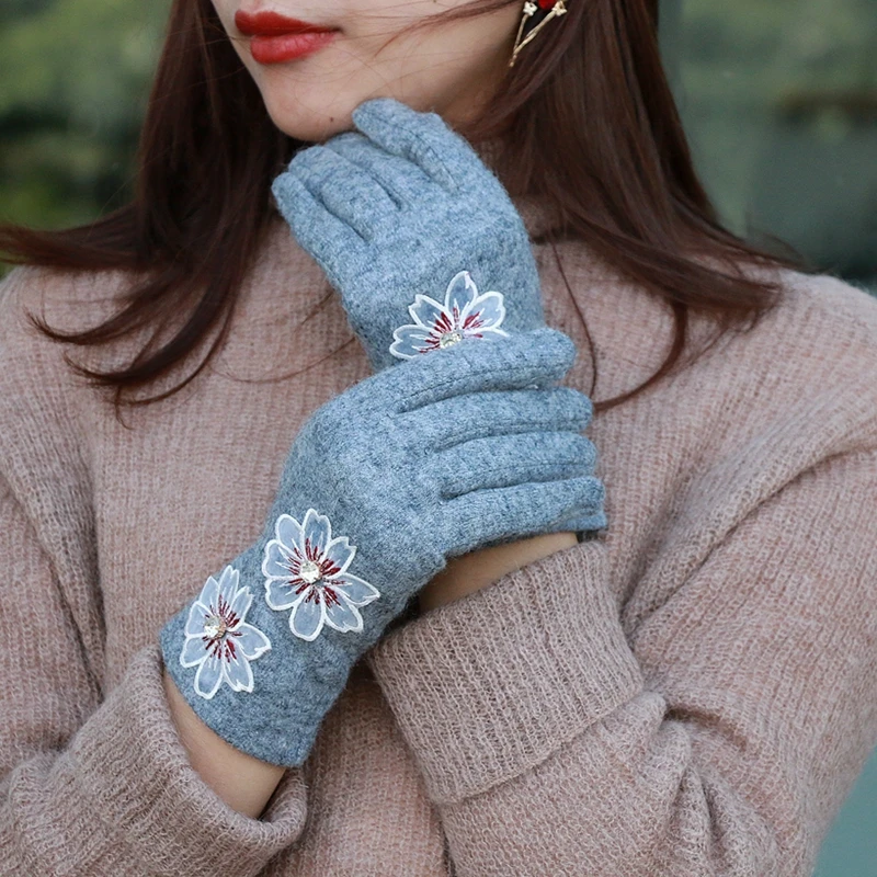 Модные женские теплые перчатки Зимние перчатки вышитые цветы шерстяные варежки теплые полный палец сенсорный экран Женские варежки