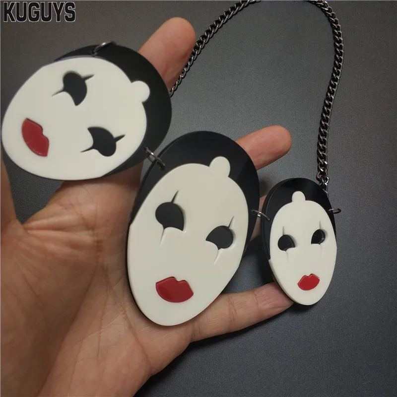 KUGUYS Joker-Clown-Anhänger-Halskette für Damen, Acryl-Statement-Schmuck, Halloween, einzigartiges Zubehör – Detail 4