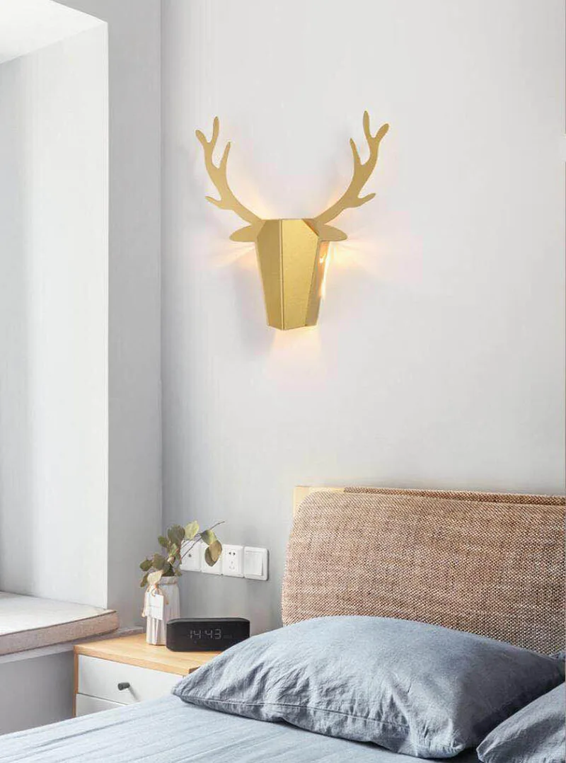 Modern creative wall lamp LED wall lamp Nordic wrought iron antler living room bedroom bedside lamp bar cafe decoration lamp