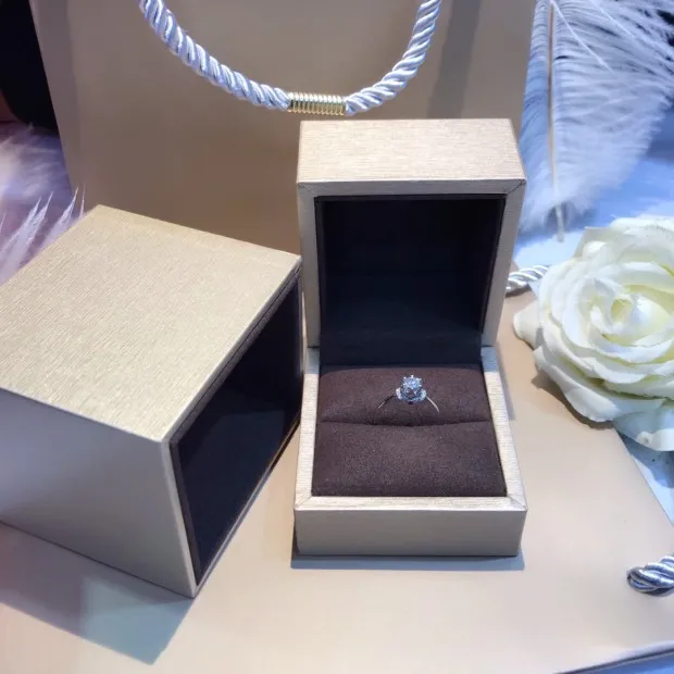 Рисунок 6 - Кольцо из чистого золота с натуральным бриллиантом