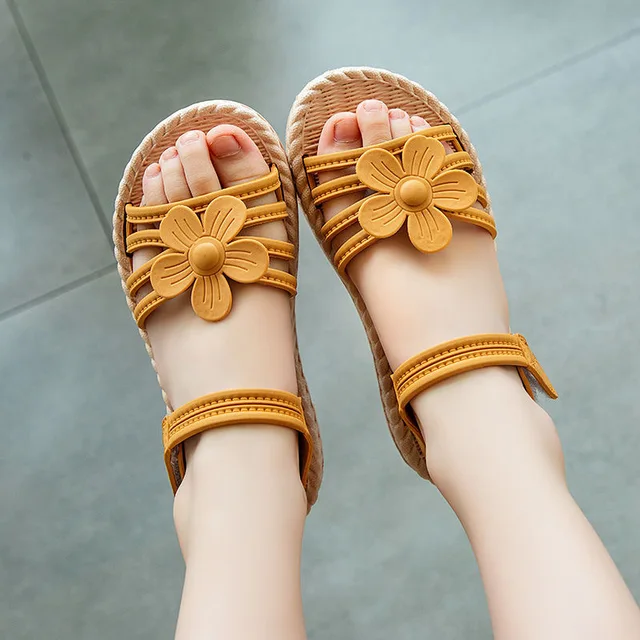 girl sandal photos 2020