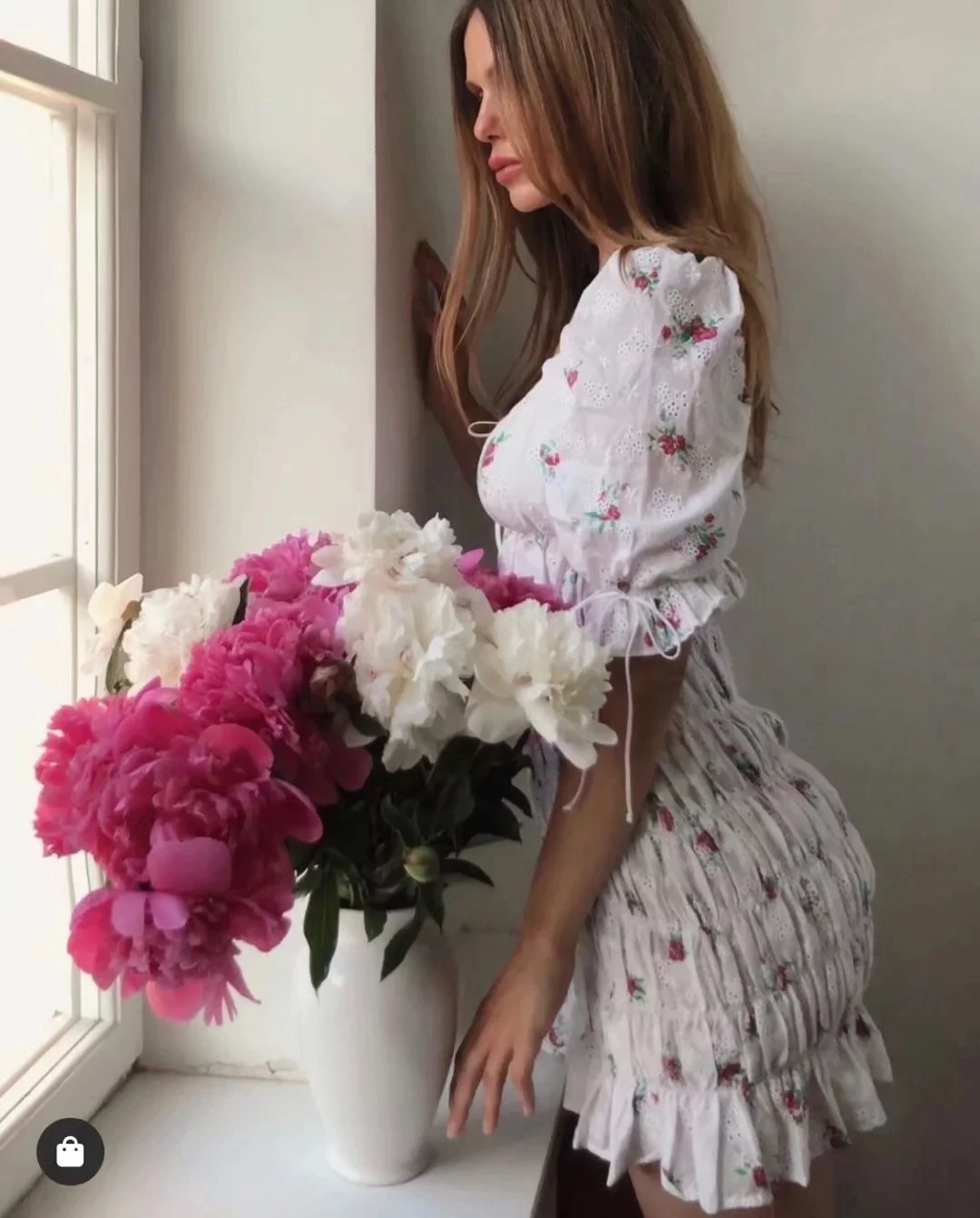 Женская одежда, сексуальное платье с цветочным принтом, Короткие галстуки с пышными рукавами на спине, женские плиссированные вечерние платья в Корейском стиле