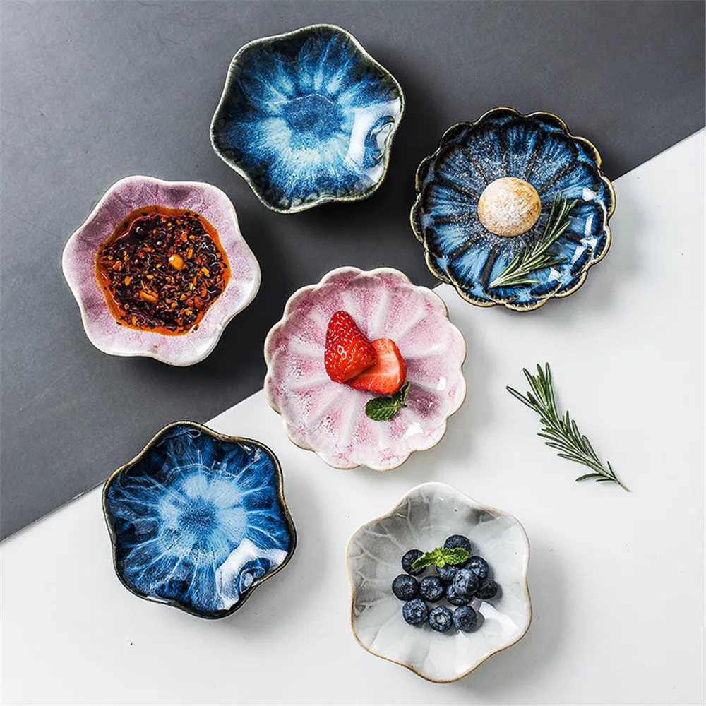 

Japanese Ceramic Pigments Dish Seasoning Soy Sauce Vinegar Ketchup Plates Creative Flower Tableware Kitchen Home Decoration 1pc