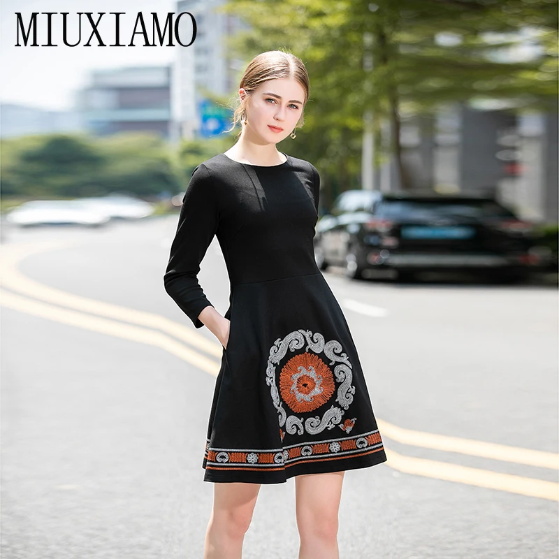 MIUXIMAO, высокое качество,, осеннее платье, новейшая Европейская мода, круглый вырез, Цветочная вышивка, длина до колена, Повседневное платье для женщин, Vestidos