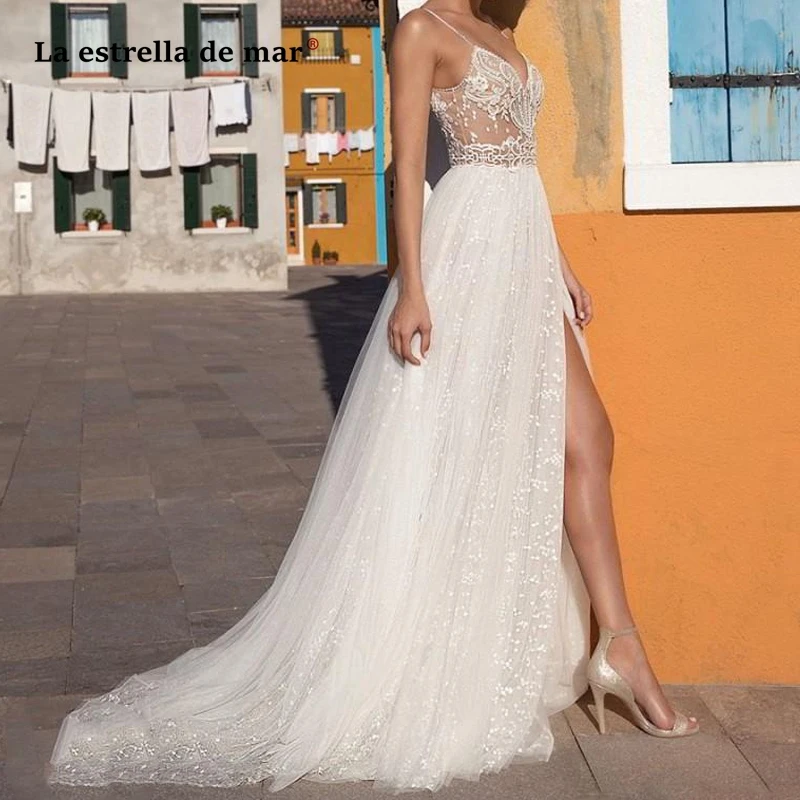 

Beach Wedding Dresses2020 Side Split Spaghetti Illusion Tulle Boho Bride Gowns Sweep Train Pearls Backless abiti sposa