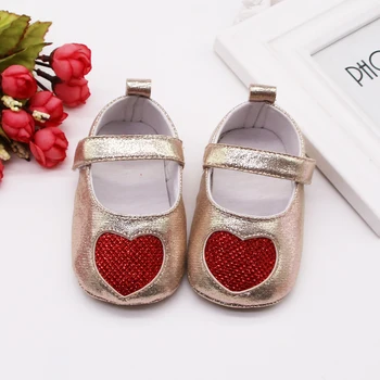 

New Born Baby Girl Shoes 1 Year Infant Newborn Toddler Shoes Soft Sequins Heart Print Baby Booties 2020 First Walkers