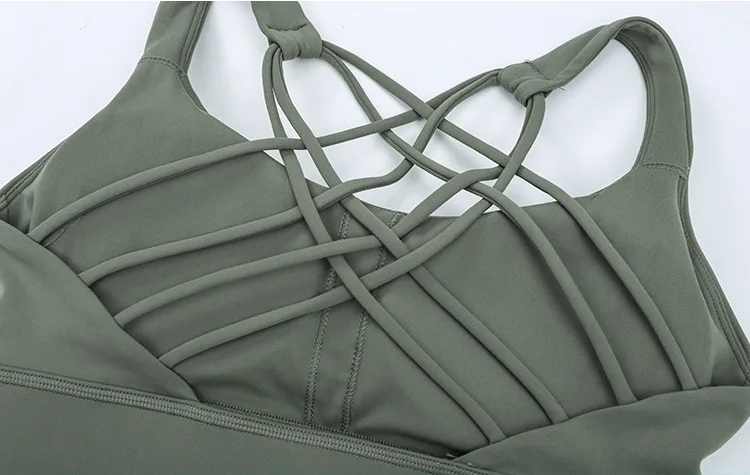 13470879704_2085961181