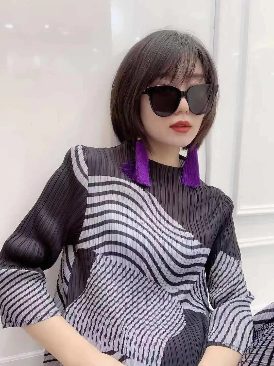 Горячая Miyake Fold геометрический принт Стенд шеи Половина рукава большое платье доступно трапециевидной формы