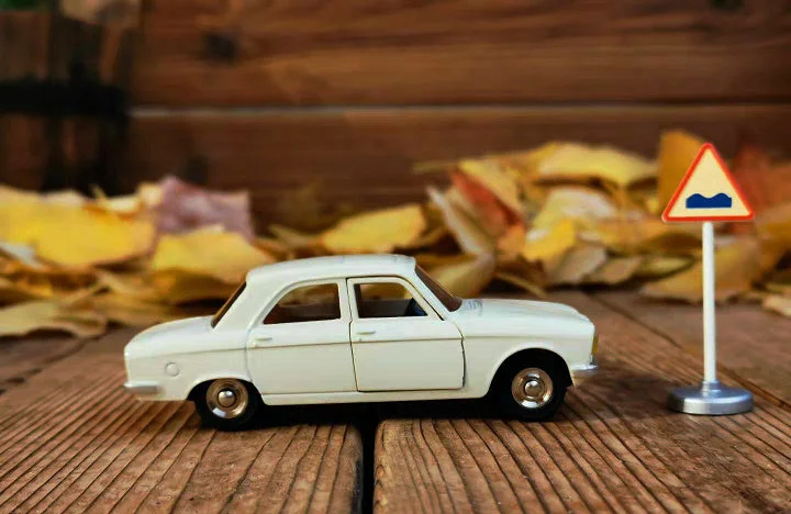 Из печатной 1:43 винтажная модель автомобиля из сплава 304 дверь может быть открытая винтажная машина