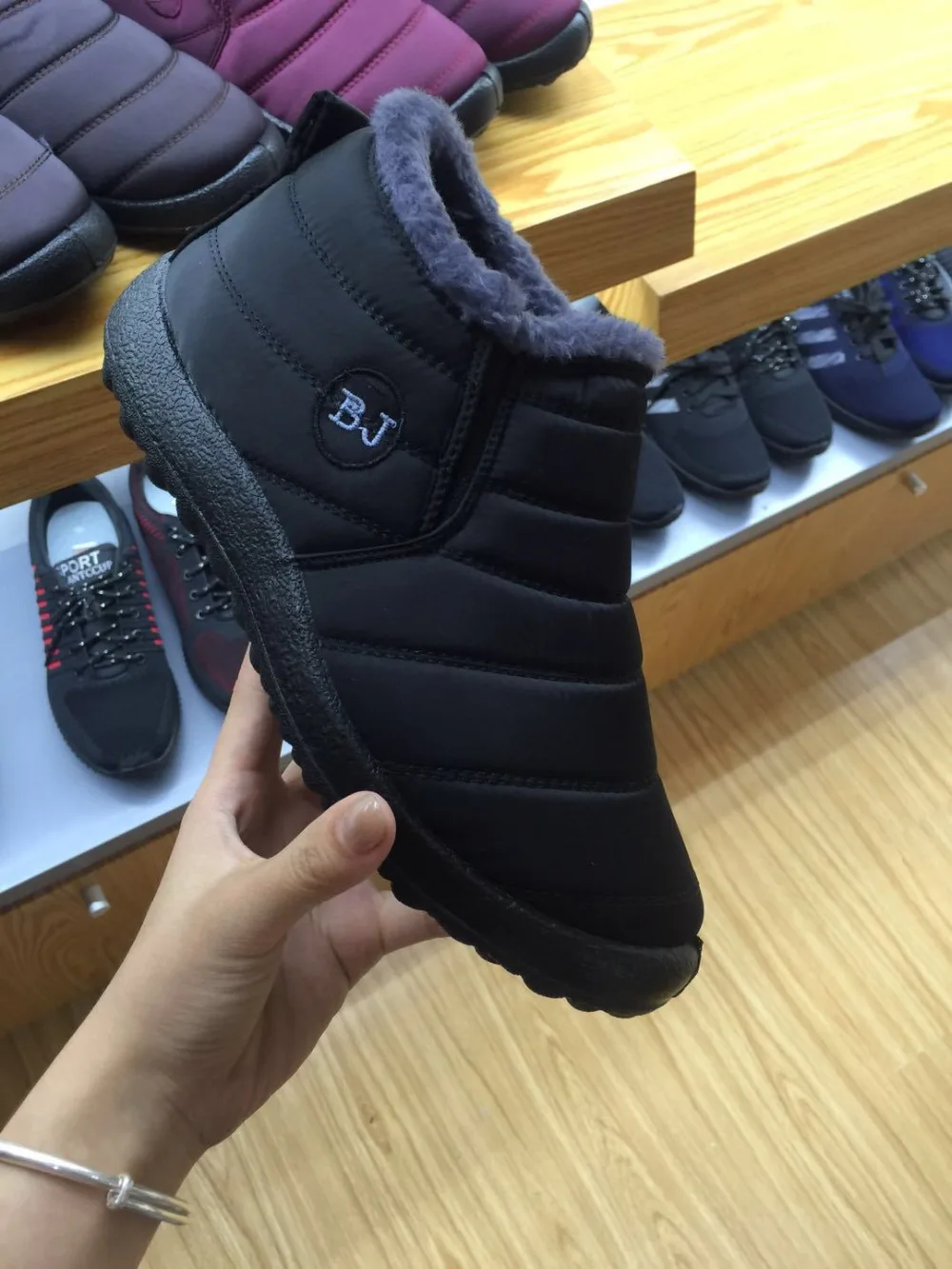 5735645564_1992338671