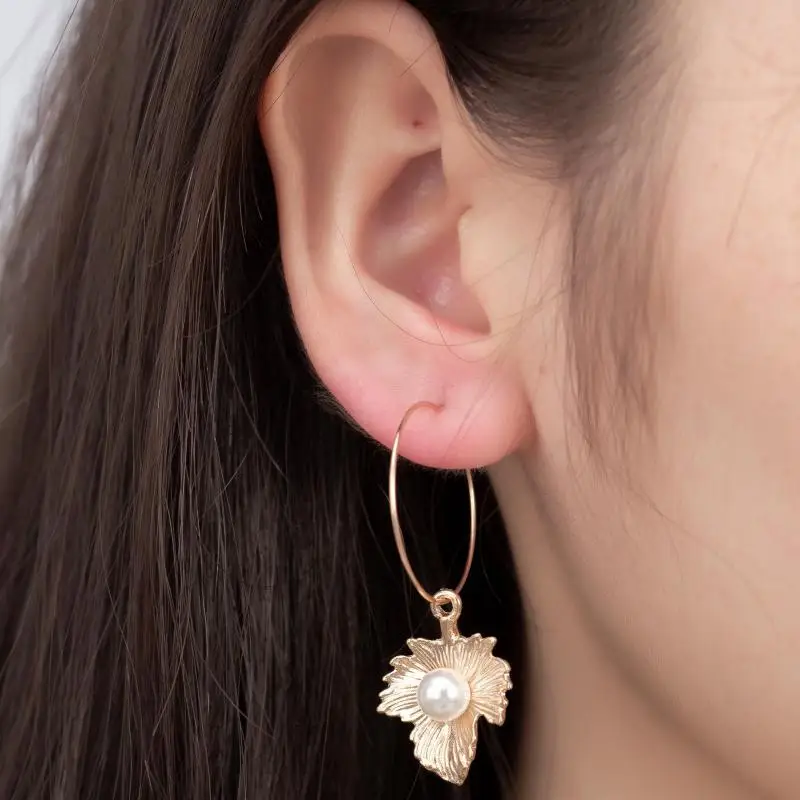 

Europe And The United States New Simple Alloy Shell Pearl Earrings Personality Creative Geometric Retro Accessories Hot Sale