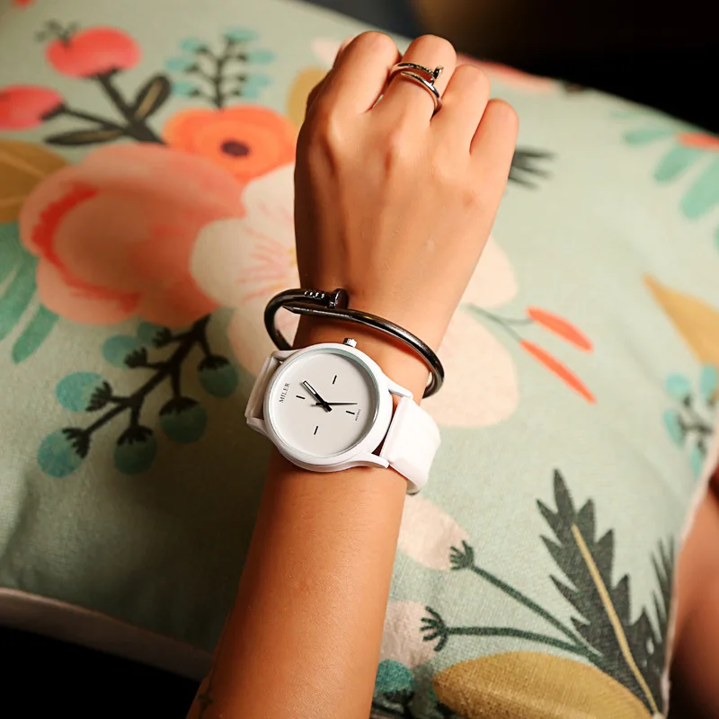 

Harajuku Wind WOMEN'S Watch Trend Europe And America Large Dial Simple Black And White South Korea Couples Cool Fashion Man High