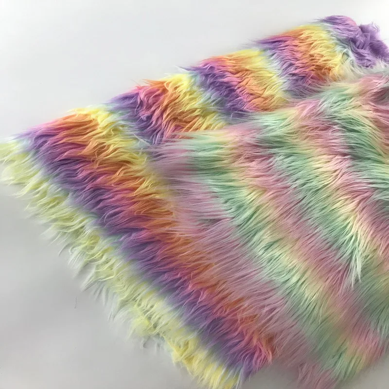 Пять цветов радужной полосы прокатки плюшевый искусственный мех цветной ткани