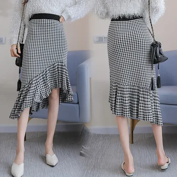 

2019 autumn and winter new Korean version of the high waist was thin and irregular black and white grid wool skirt