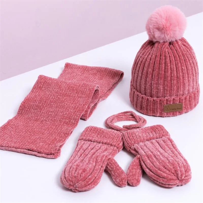Pink 3 pcs set Детская зимняя шапка и шарф-перчатка, детская теплая вязаная плюшевая шапка, комплект из 3 предметов, однотонный костюм с шарфом и помпонами для мальчиков и девочек От 0 до 3 лет - Цвет: Pink 3 pcs set