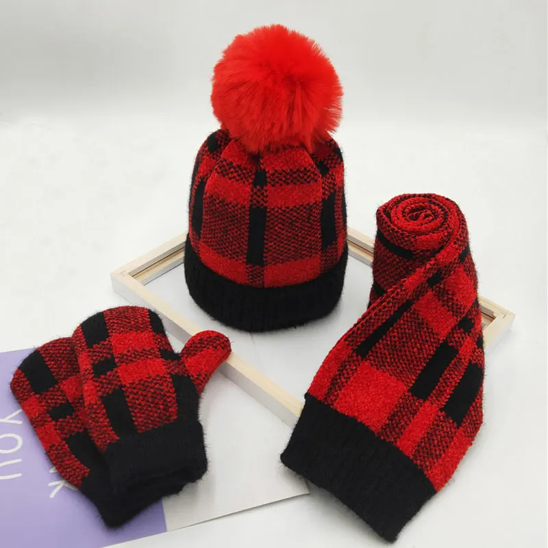 Детские зимние штаны шапка, шарф, перчатка в комплекте с флисовой подкладкой шапка для девочки перчатки в клетку шарфы 3 предмета Комплект Мода Тип головного убора - Цвет: Красный
