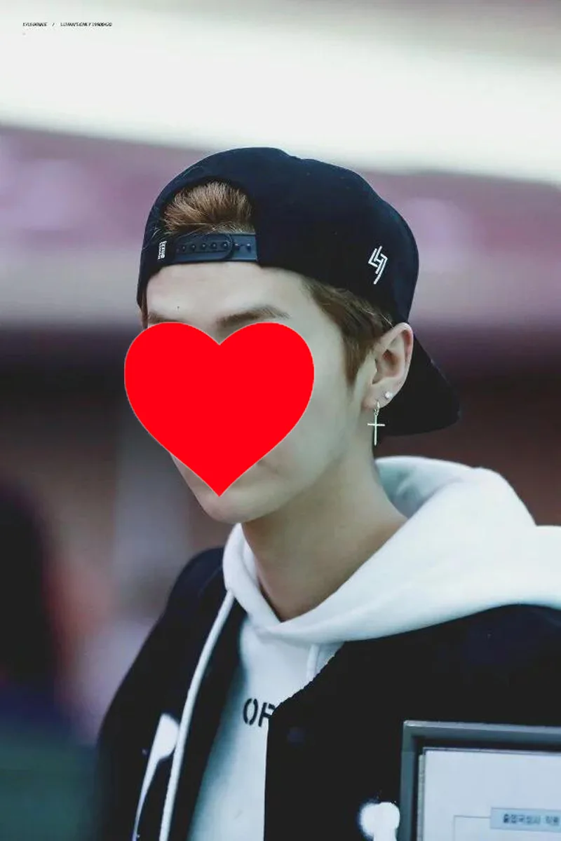 4616780697_1646359543