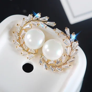 

Pearl Zircon Leaf Stud Earrings For Women Fashion Elegant Earrings Copper Material High Quality 2 Colors Available